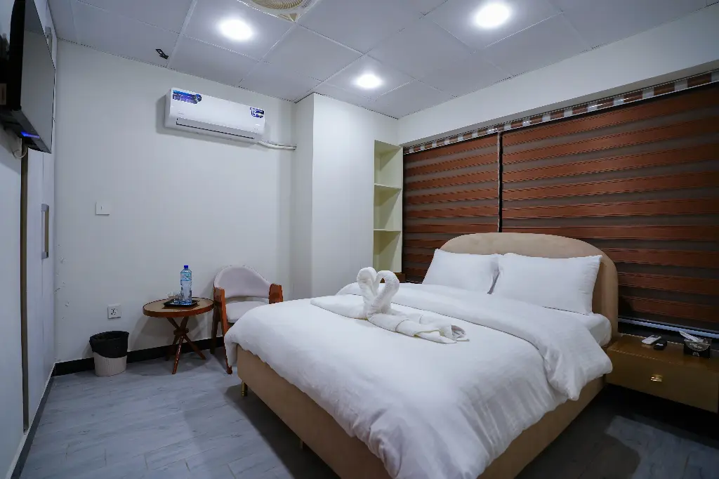 Deluxe Queen Room