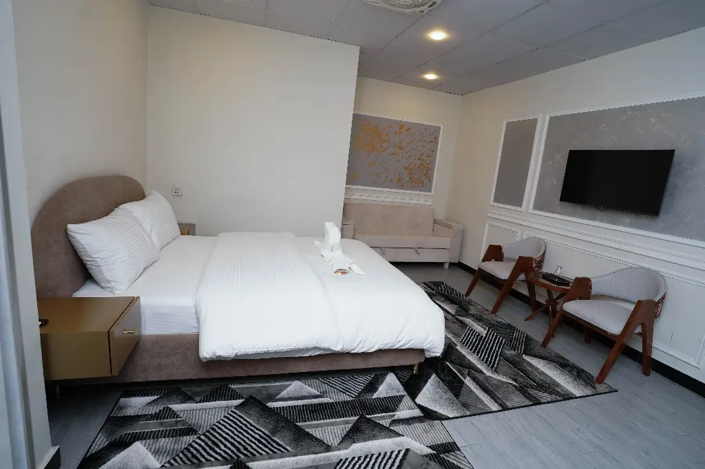 Standard Queen Room