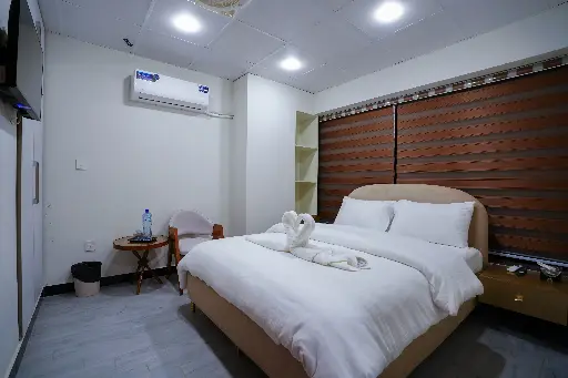 Deluxe Queen Room